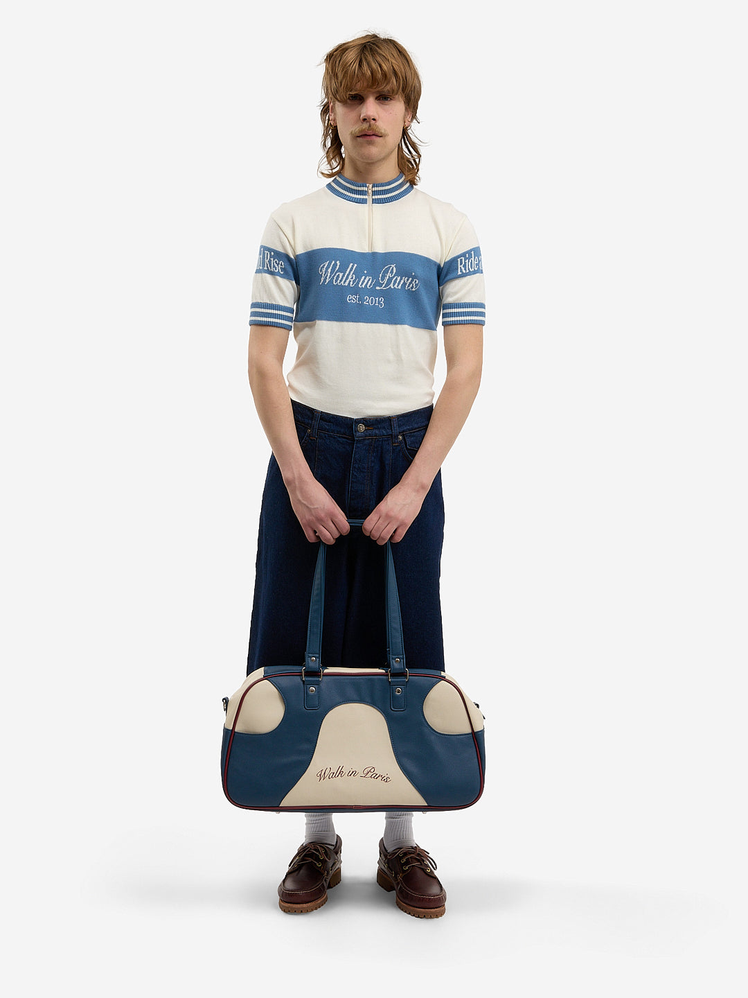Le sac de voyage bleu