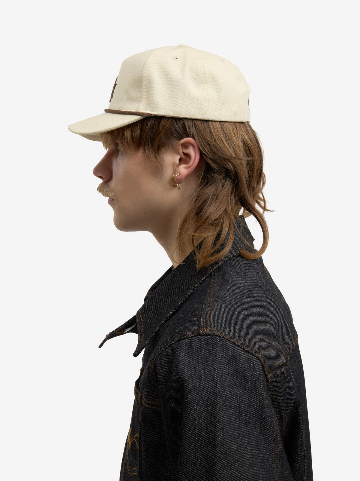 The Signature cap in beige satin