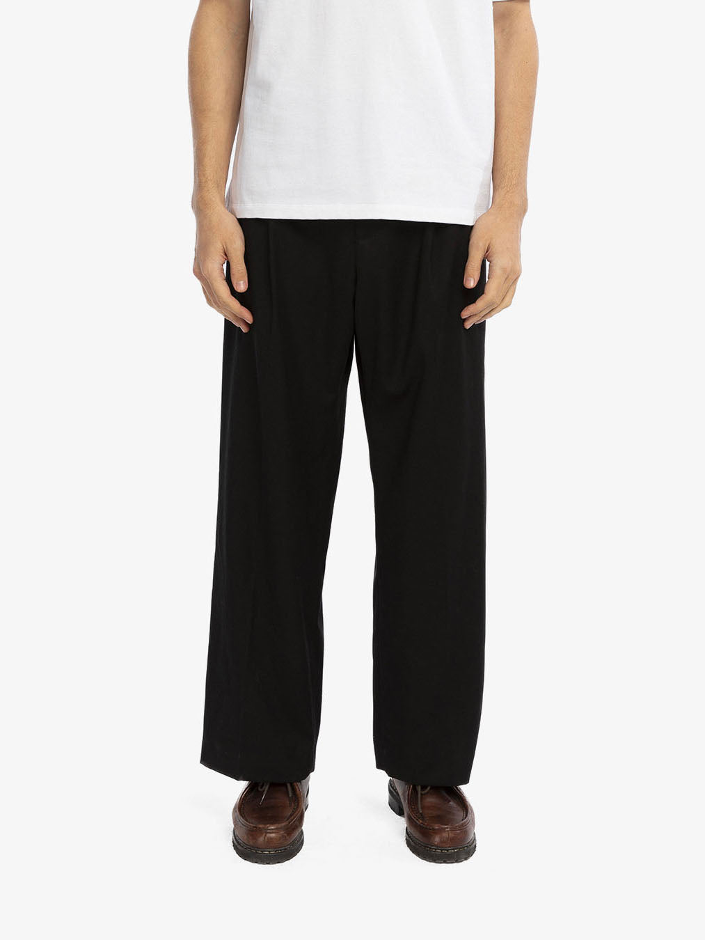 Le pantalon de costume noir