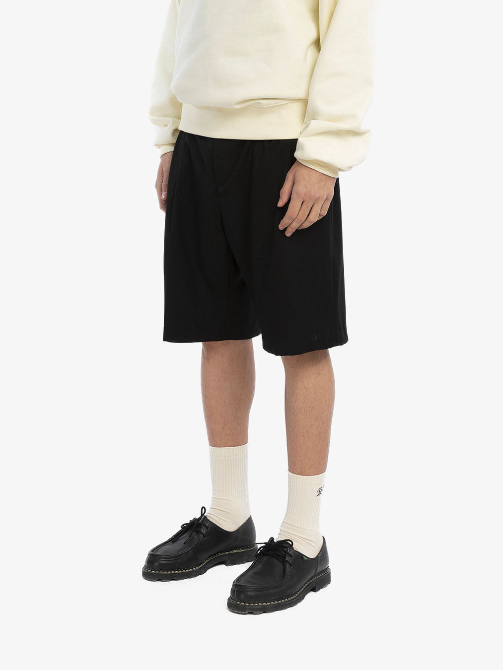 Le short de costume noir