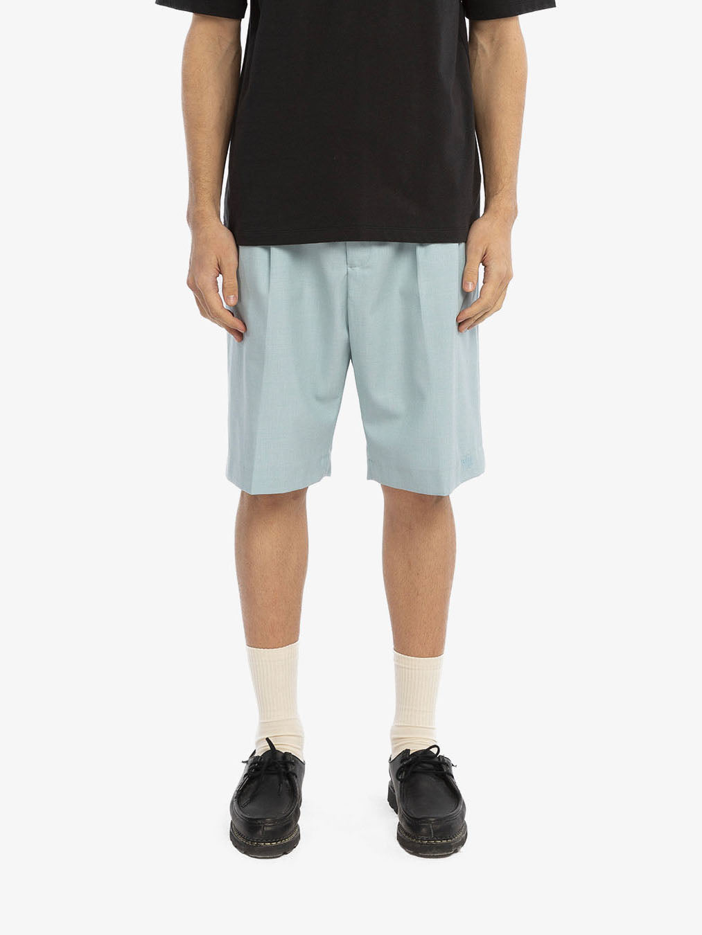 Le short de costume bleu