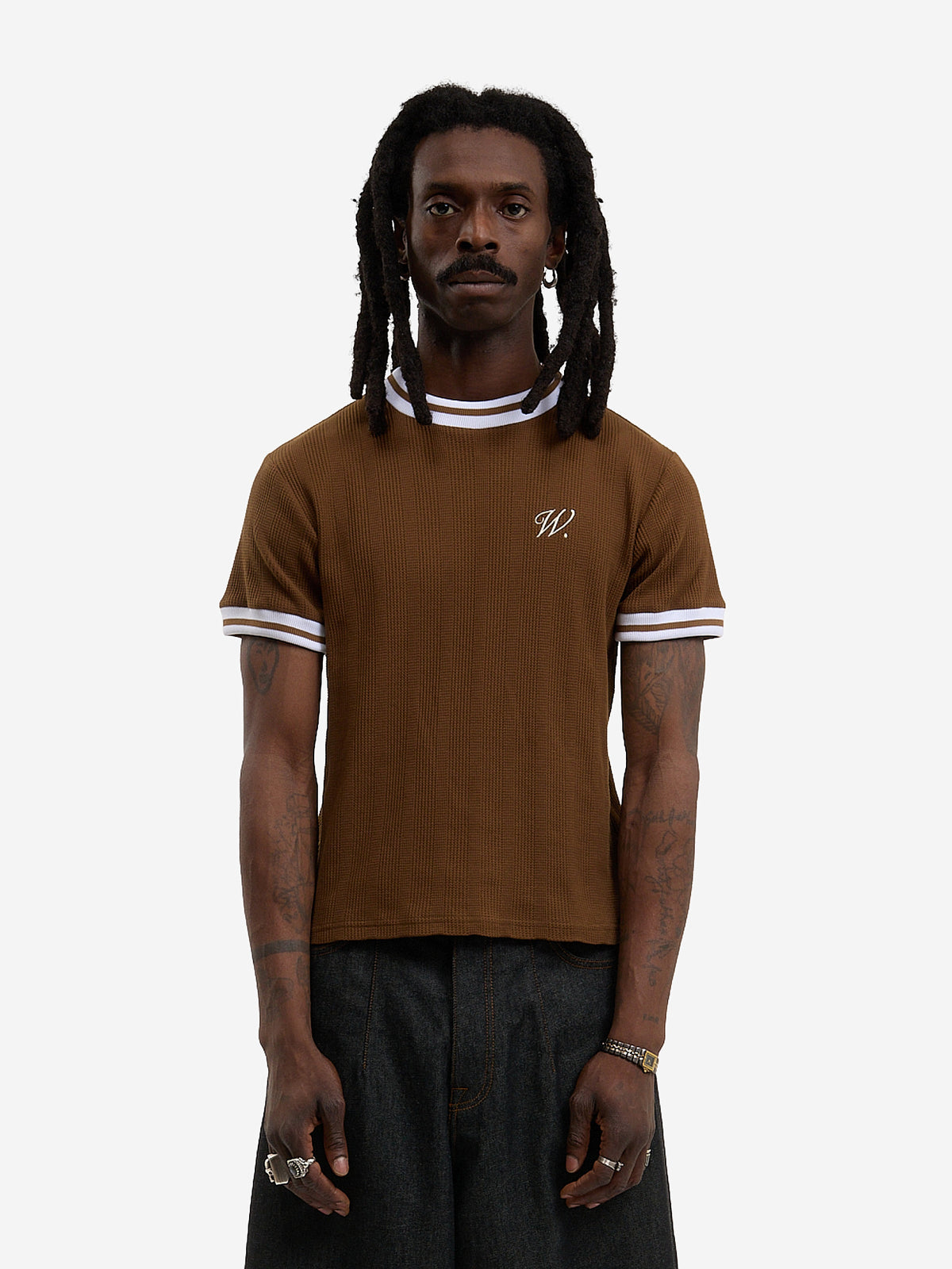 Le t-shirt en maille marron