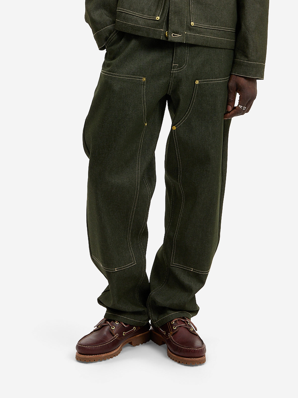 Le pantalon du menuisier en denim vert