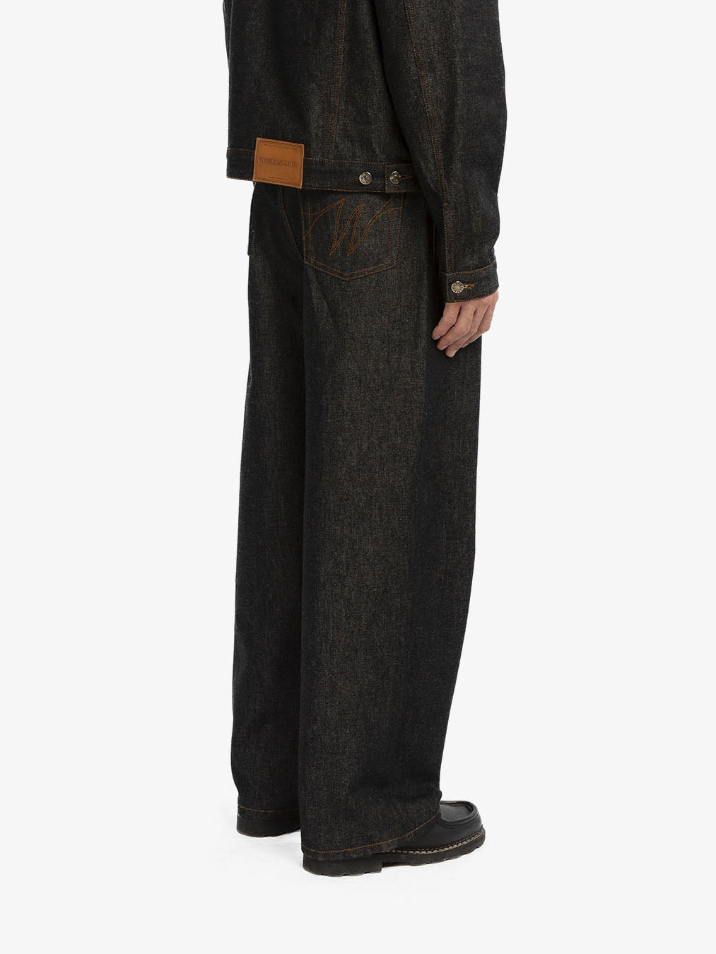 Le pantalon baggy en denim brut