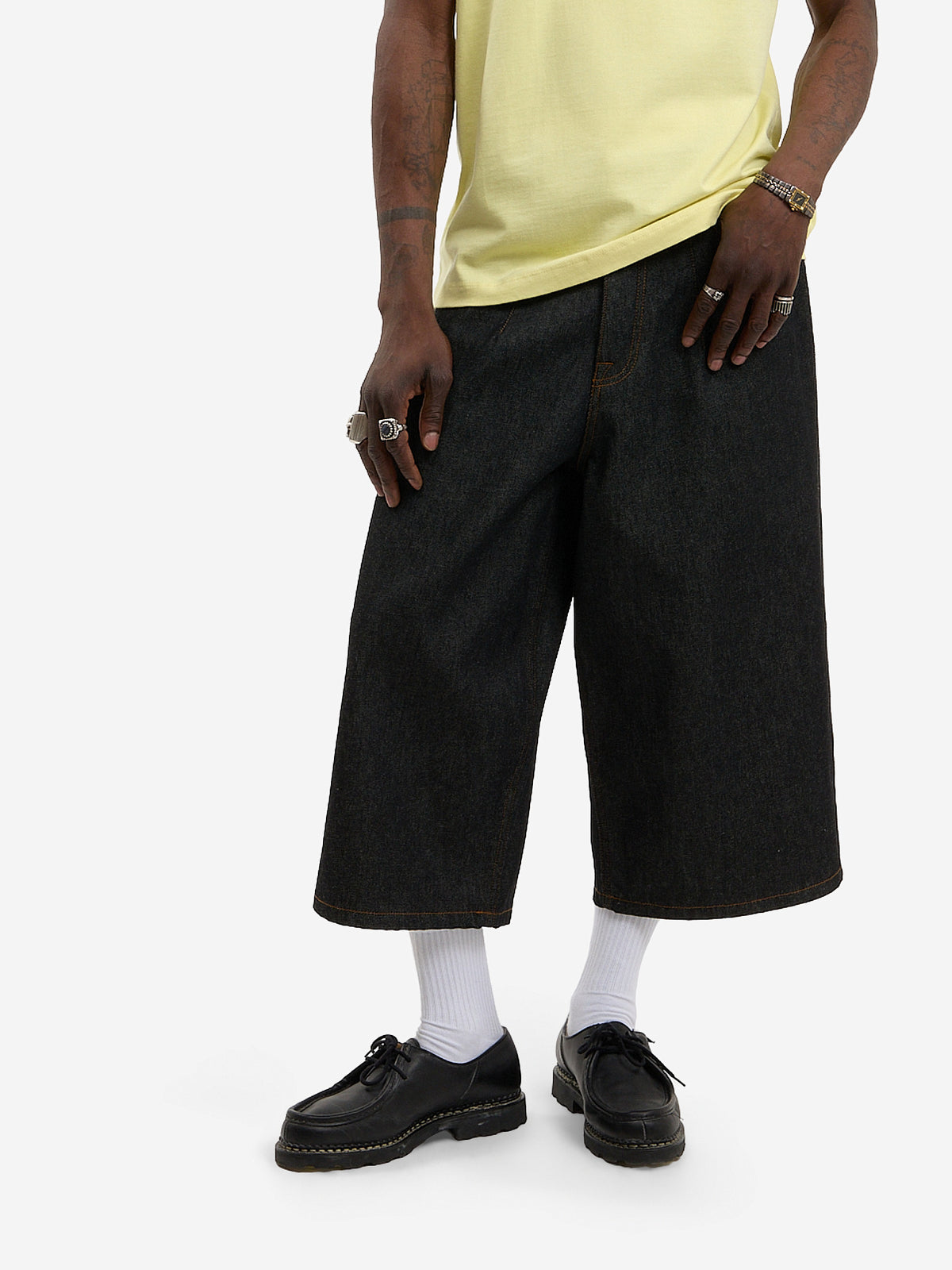 Le short ballon en denim brut