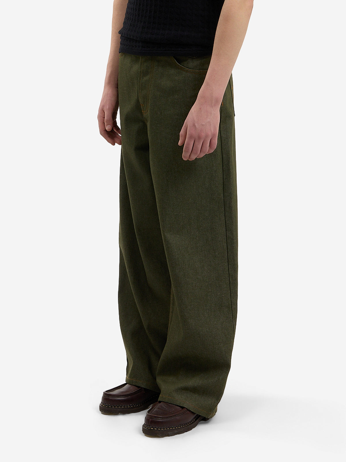 Le pantalon baggy en denim brut vert