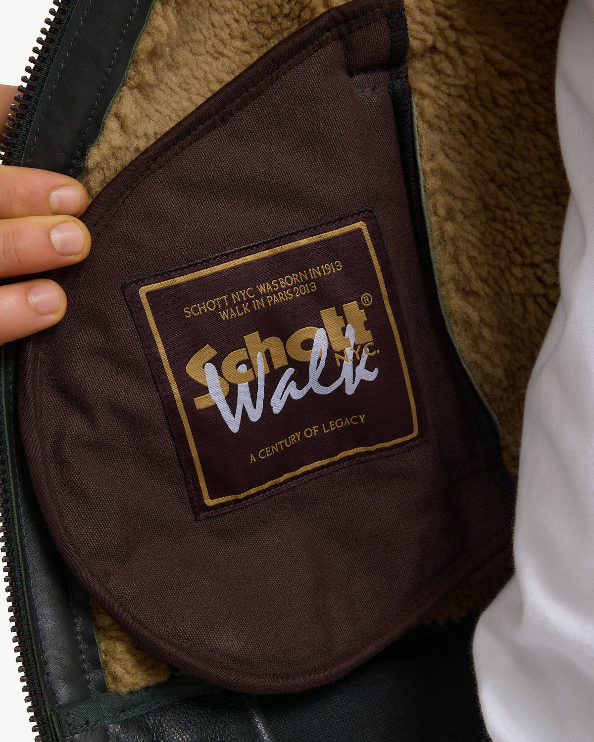 Walk in Paris x Schott NYC ® - Le bombardier à capuche vert forêt