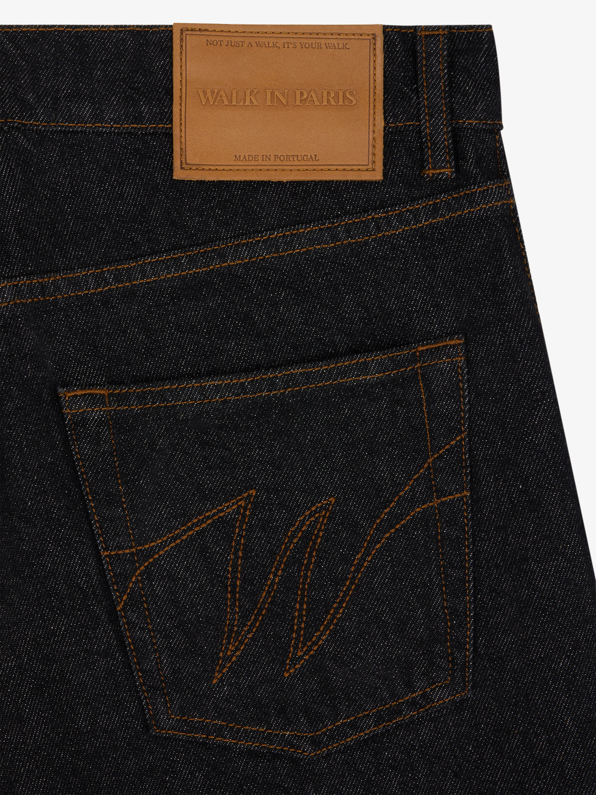 Le pantalon flare en denim brut