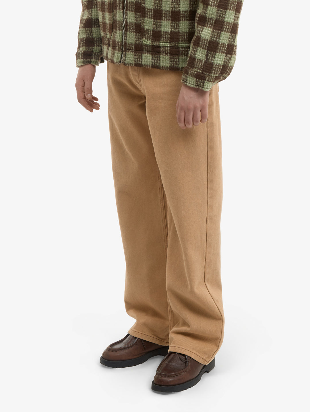Le pantalon regular en denim beige