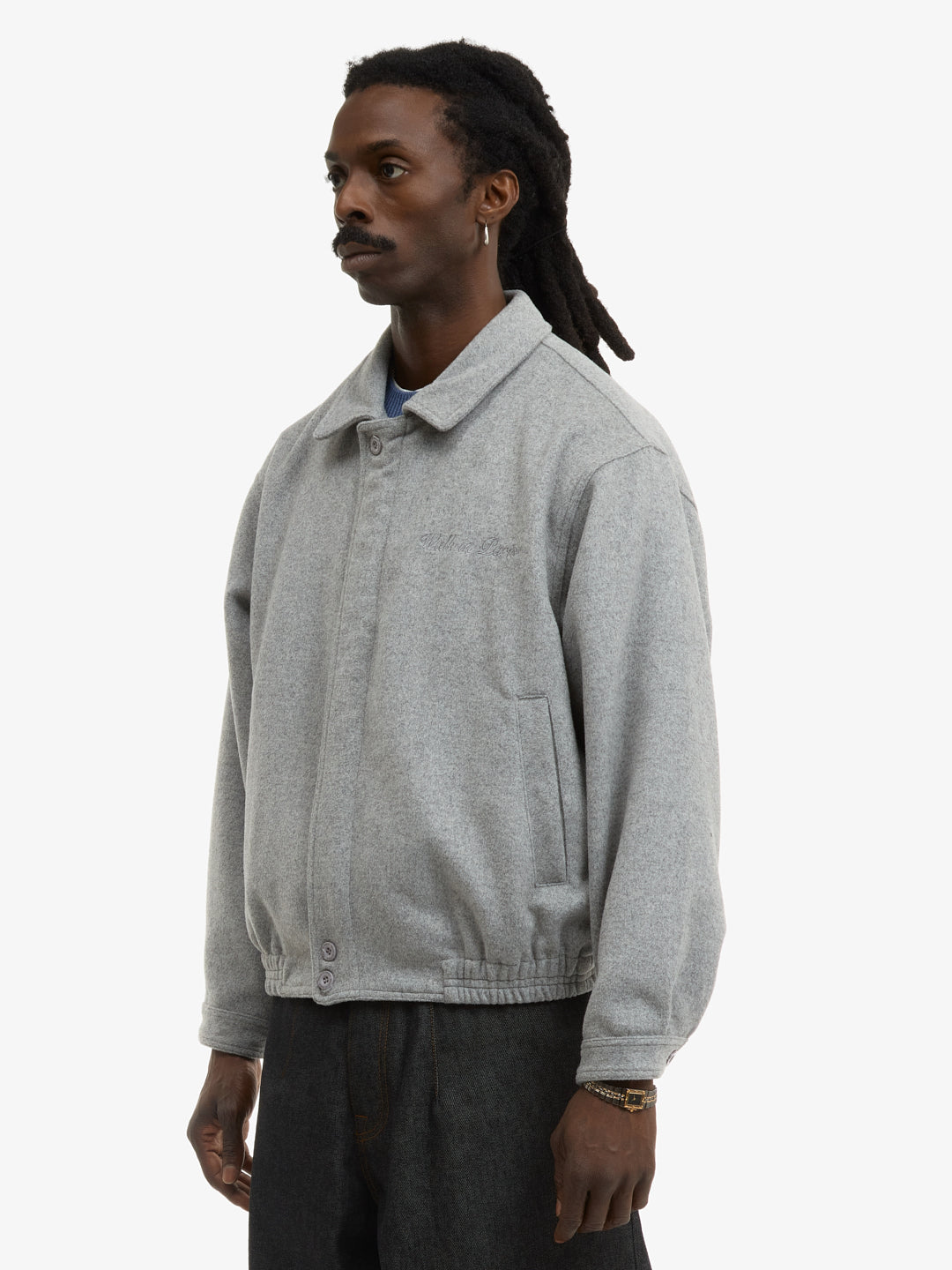 La veste en laine grise
