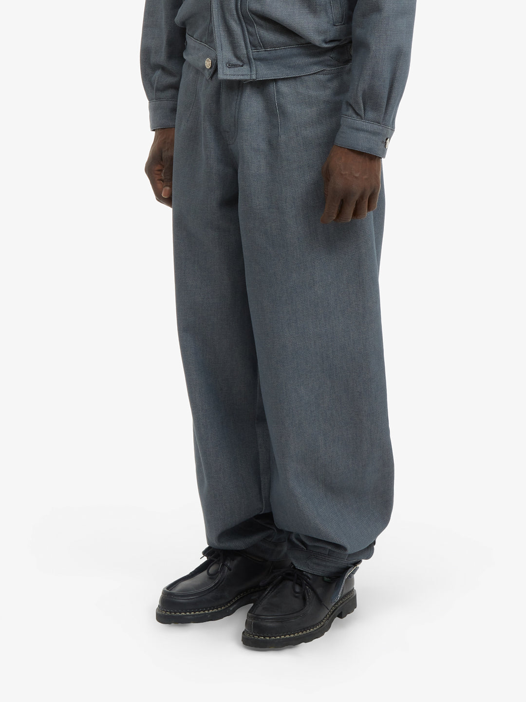 Le pantalon uniforme du postier