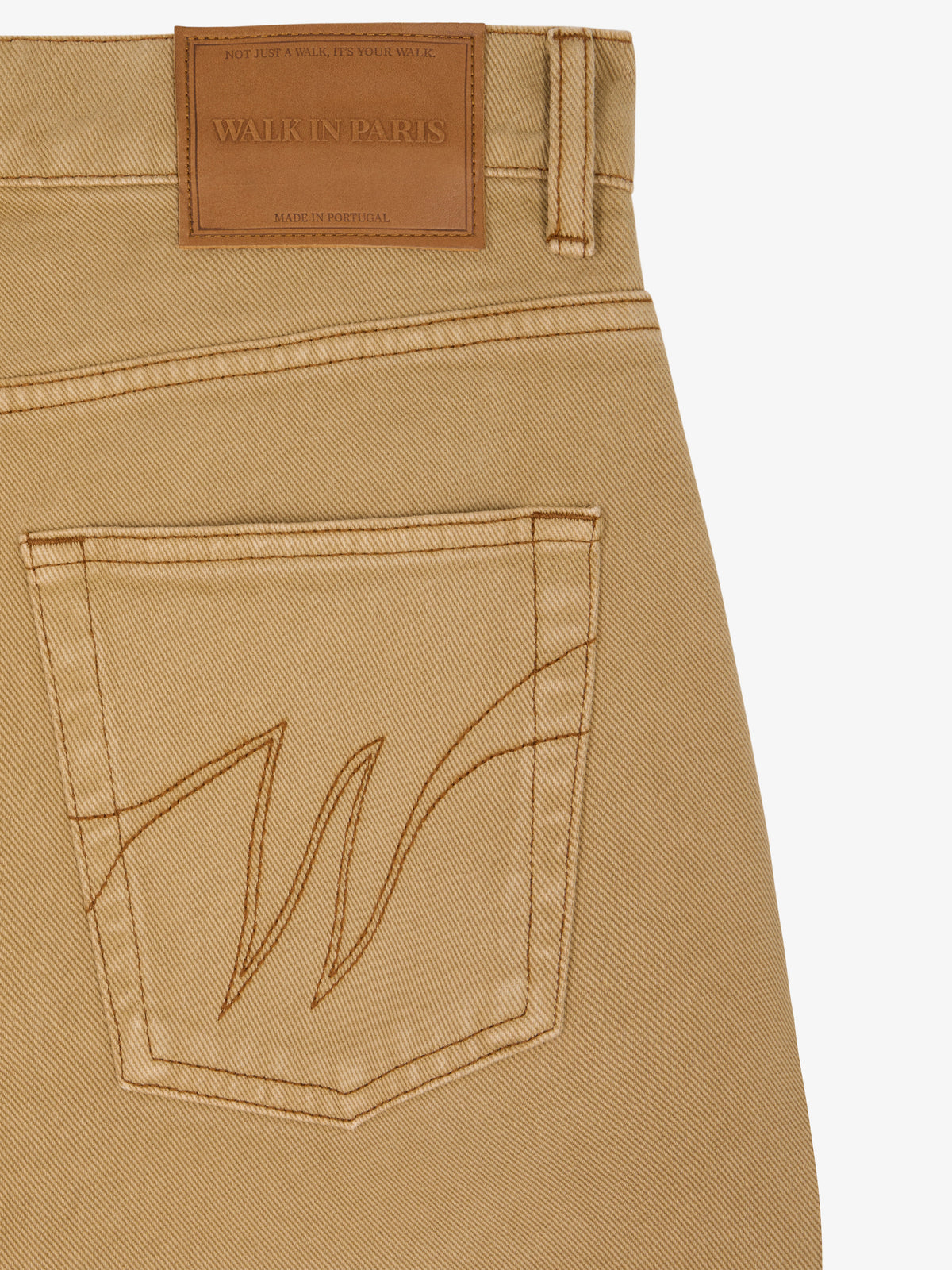 Le pantalon regular en denim beige