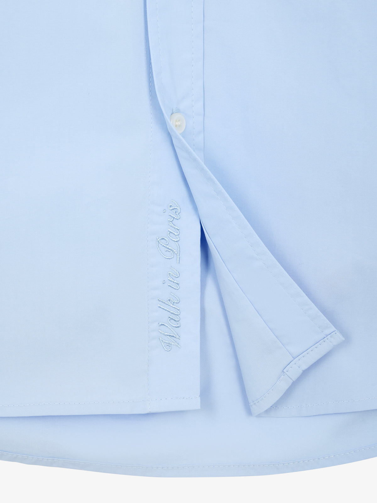 La chemise bleue classique