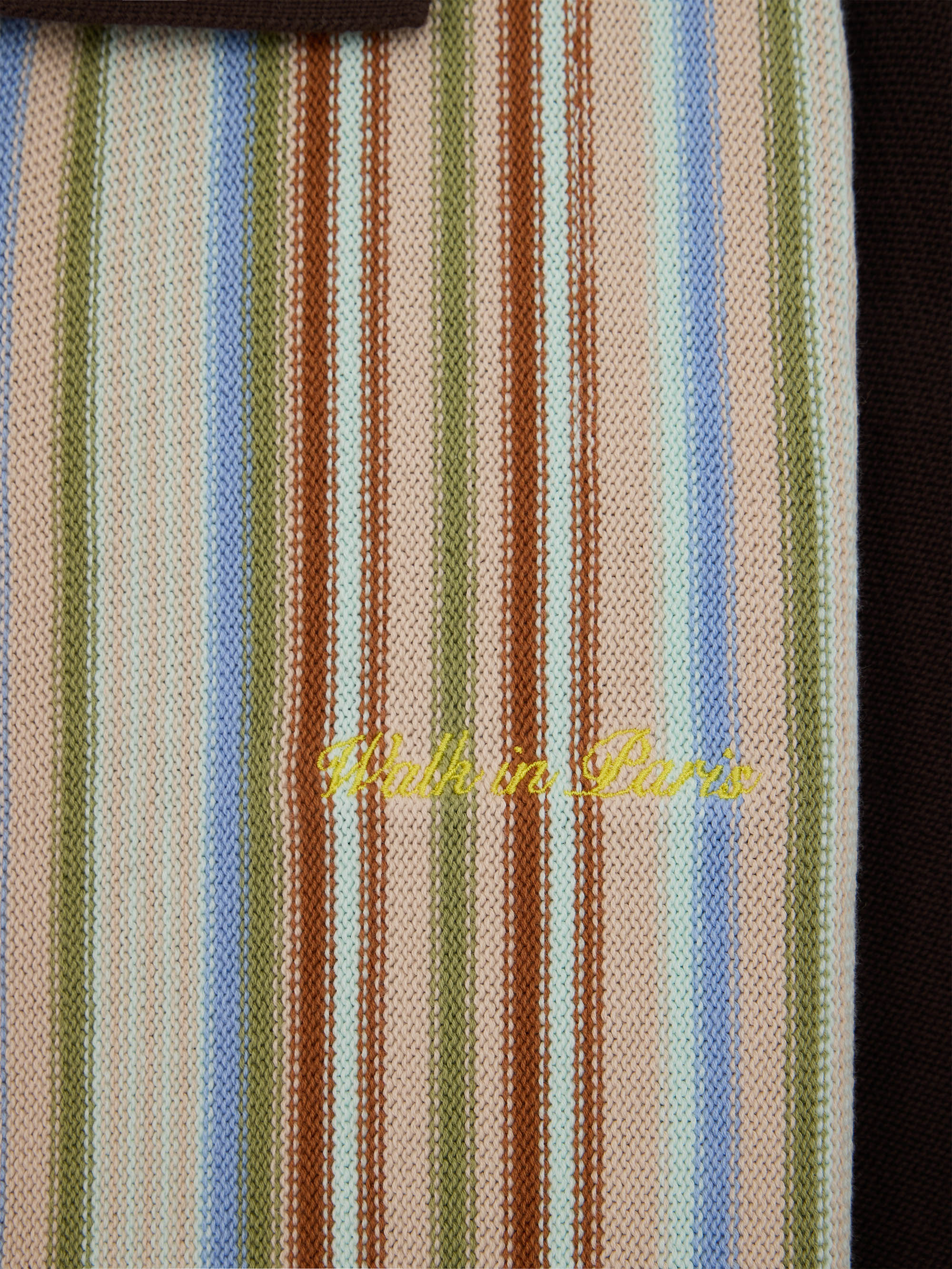 Le cardigan à rayures marron 3