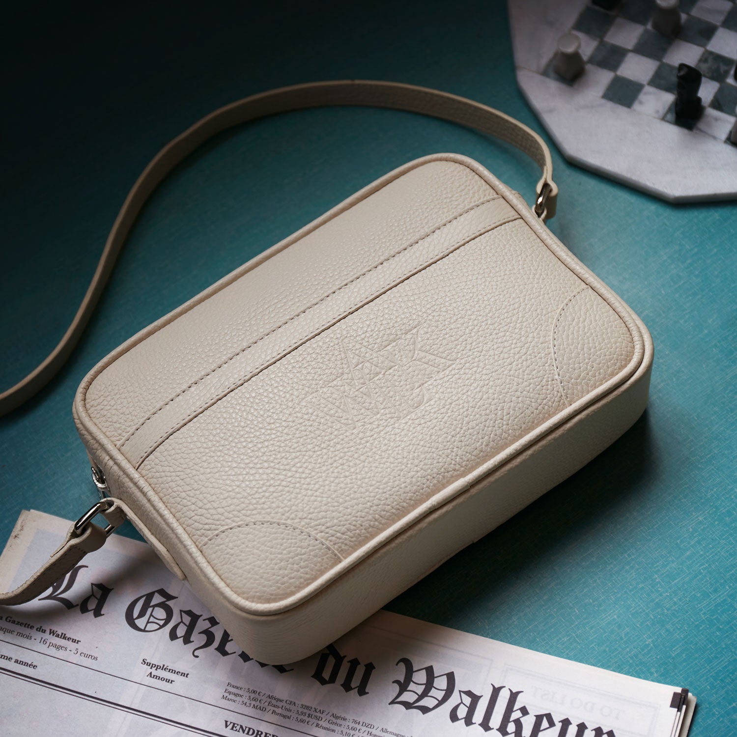 THE BEIGE LEATHER BAG 3