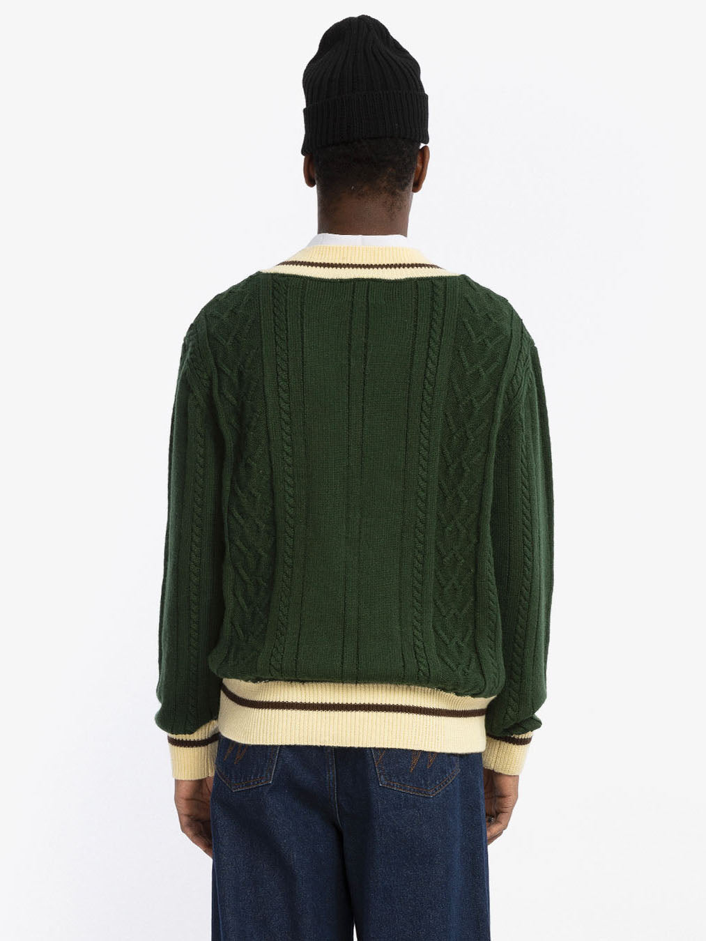 Le pull en maille vert