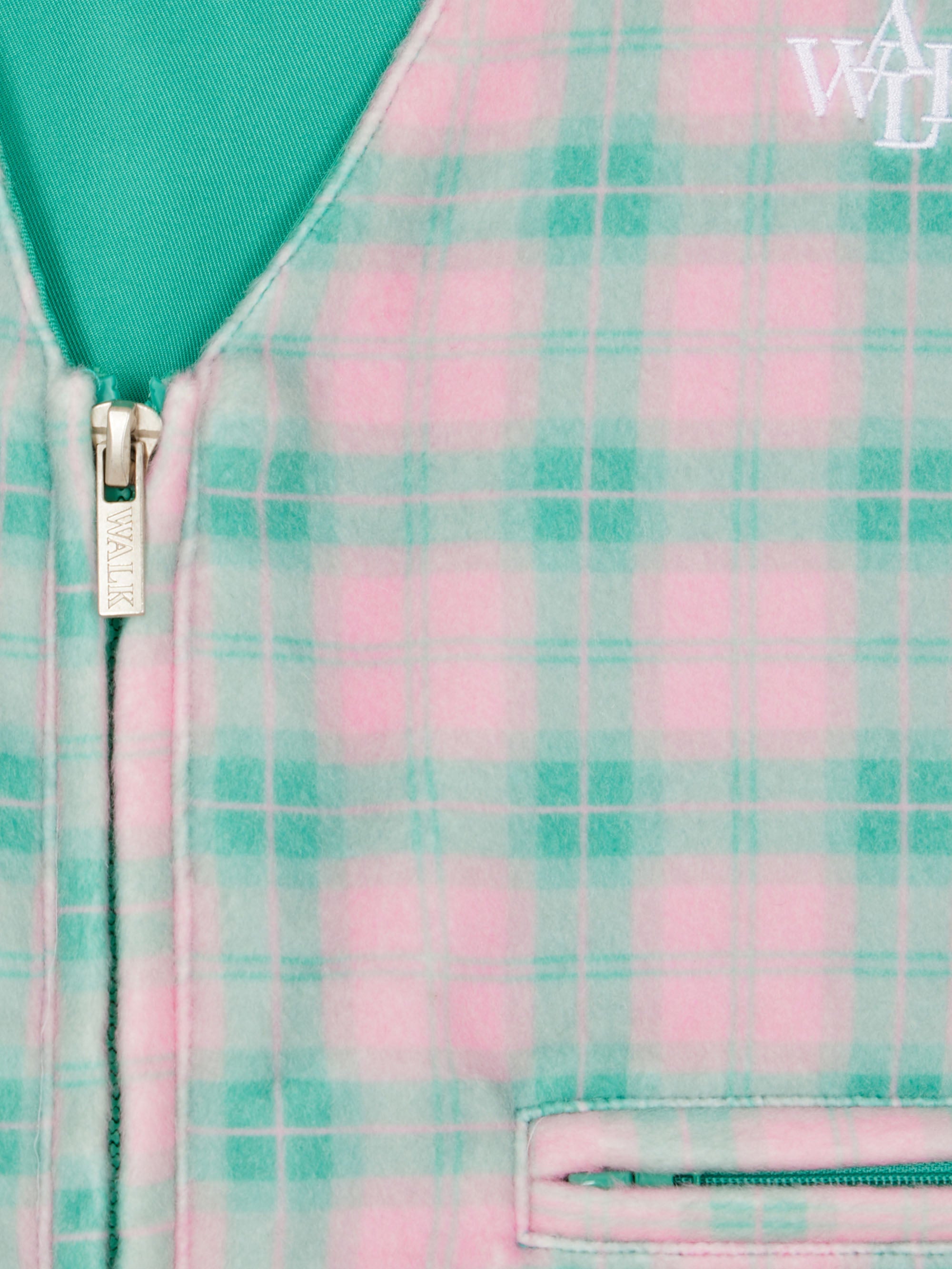 Solidorion's sleeveless jacket 2