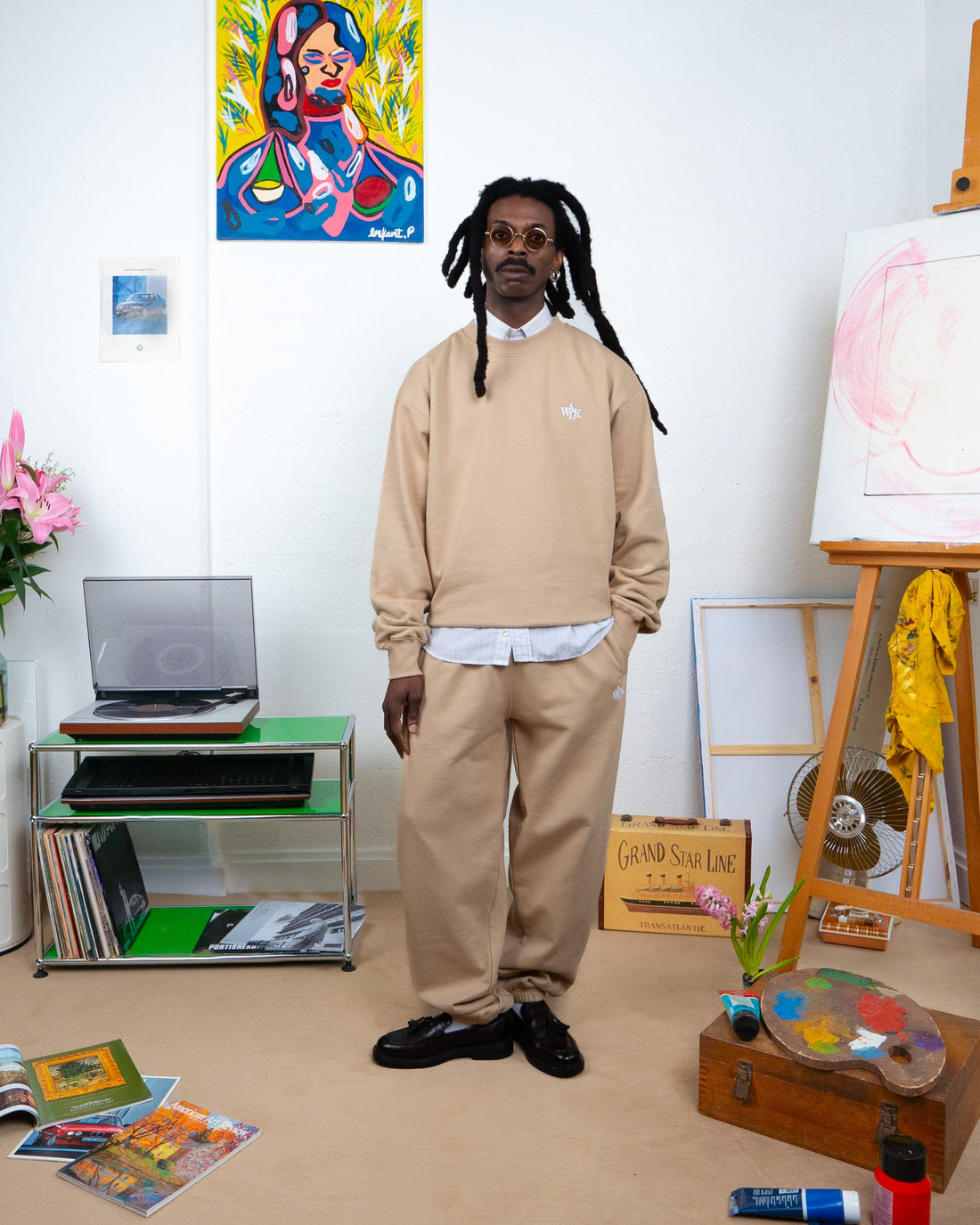 Le crewneck molletonné argile