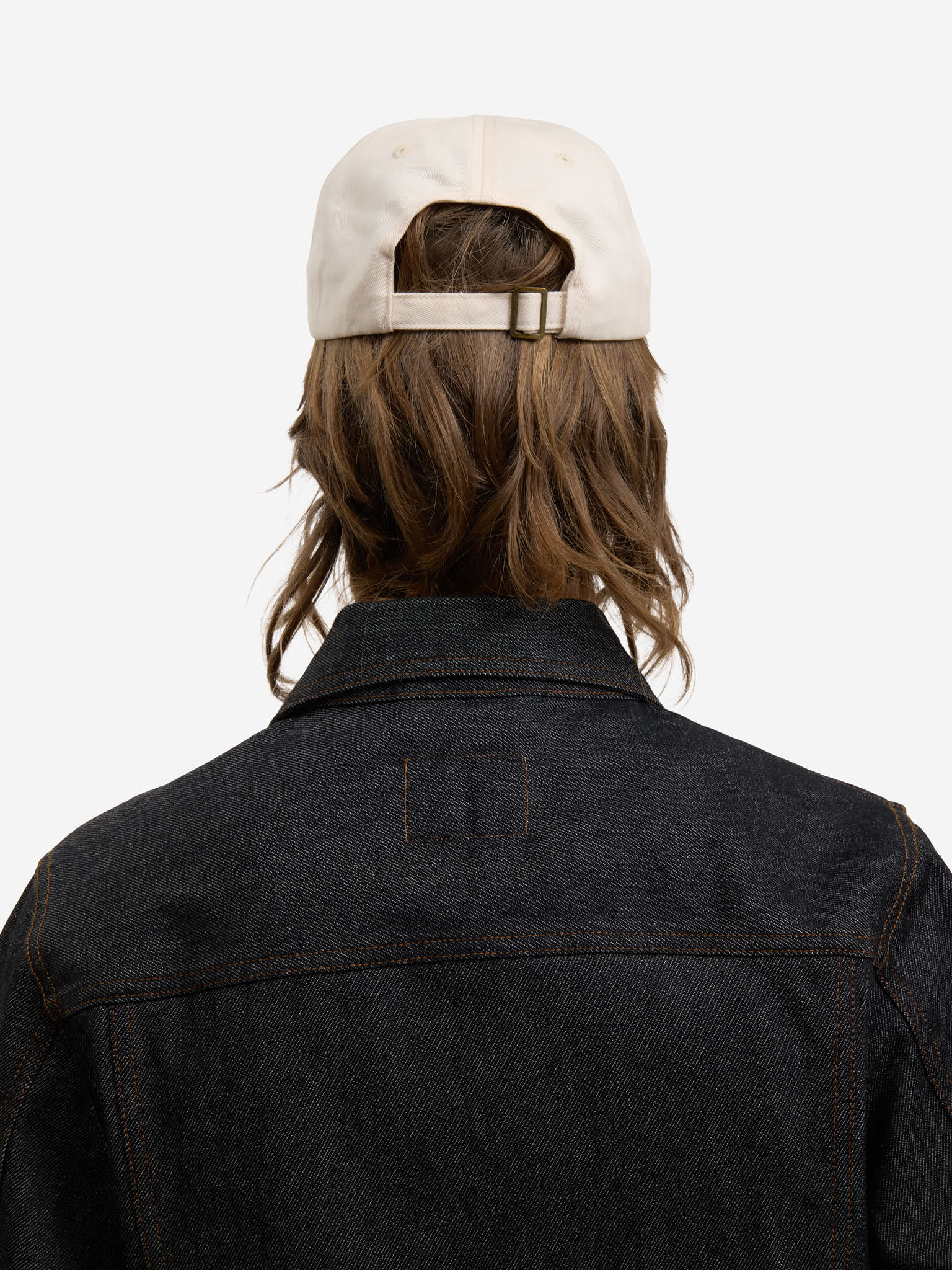 The beige baseball cap 6