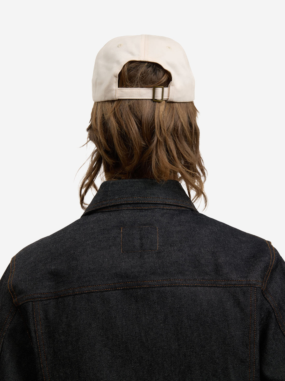 The beige baseball cap