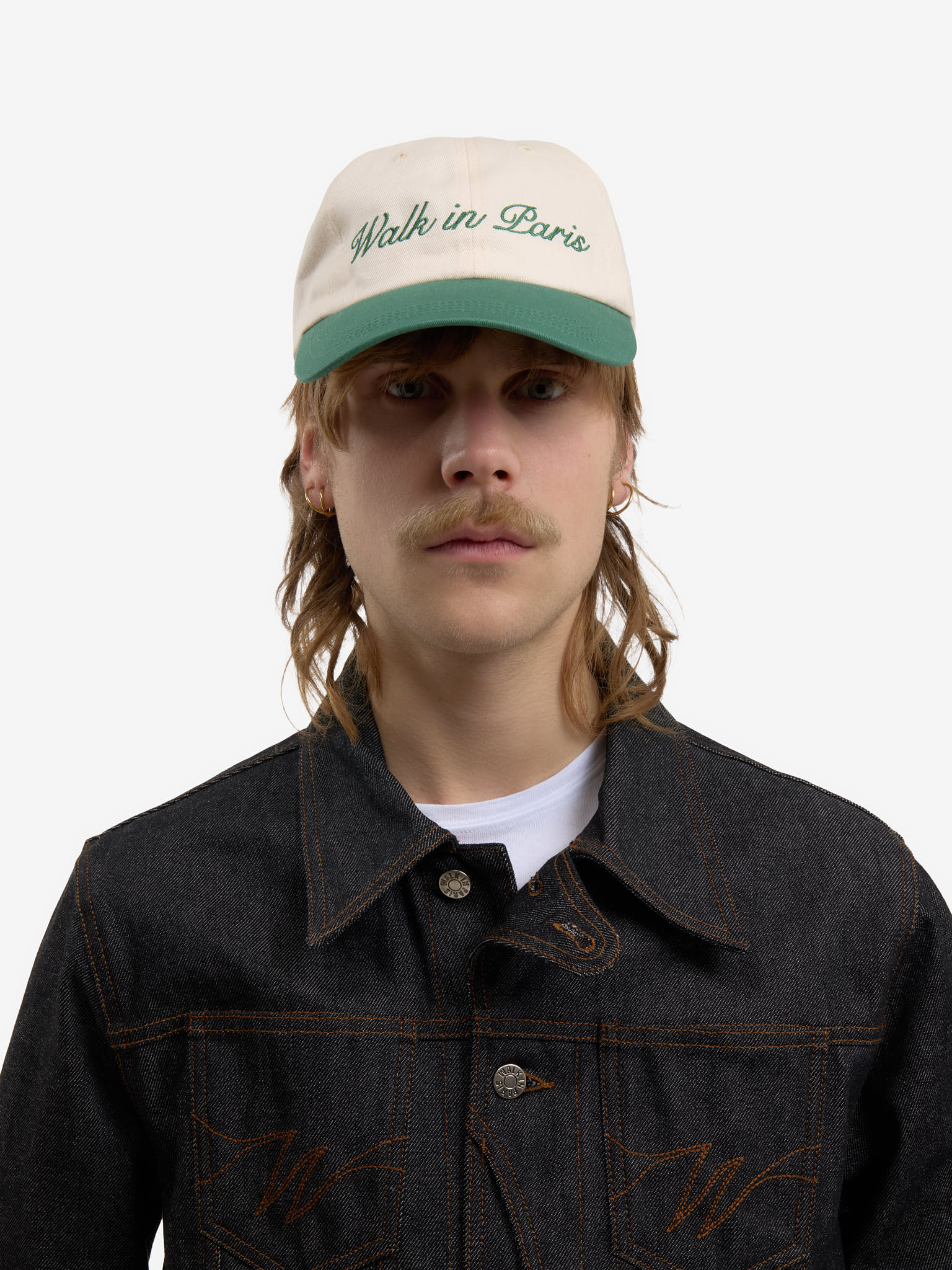 The beige baseball cap 4