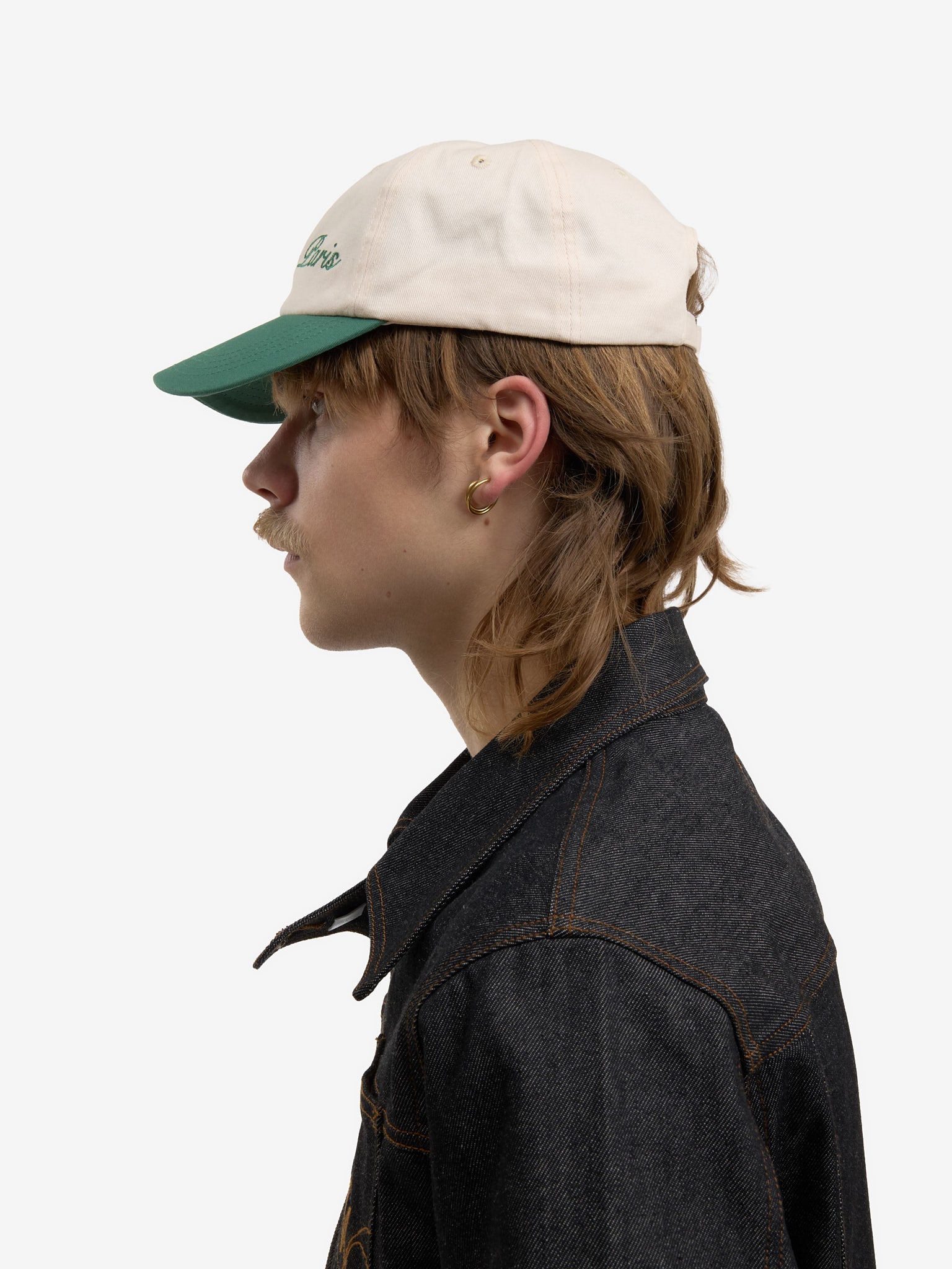 The beige baseball cap 5