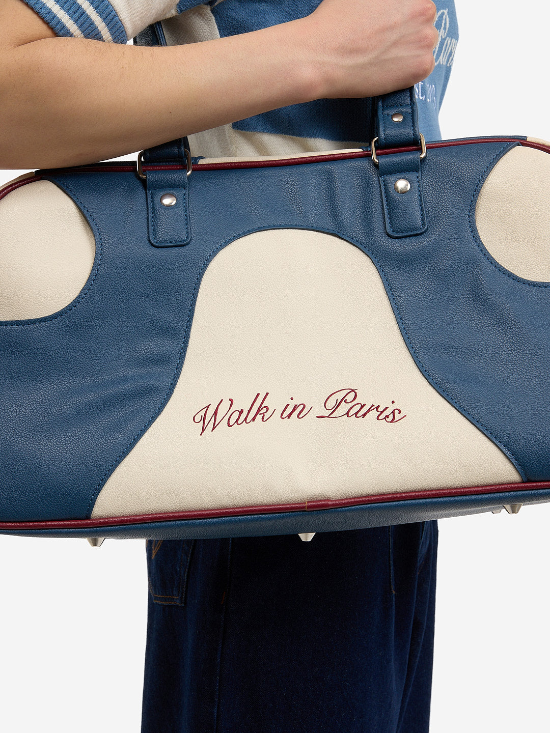 Le sac de voyage bleu