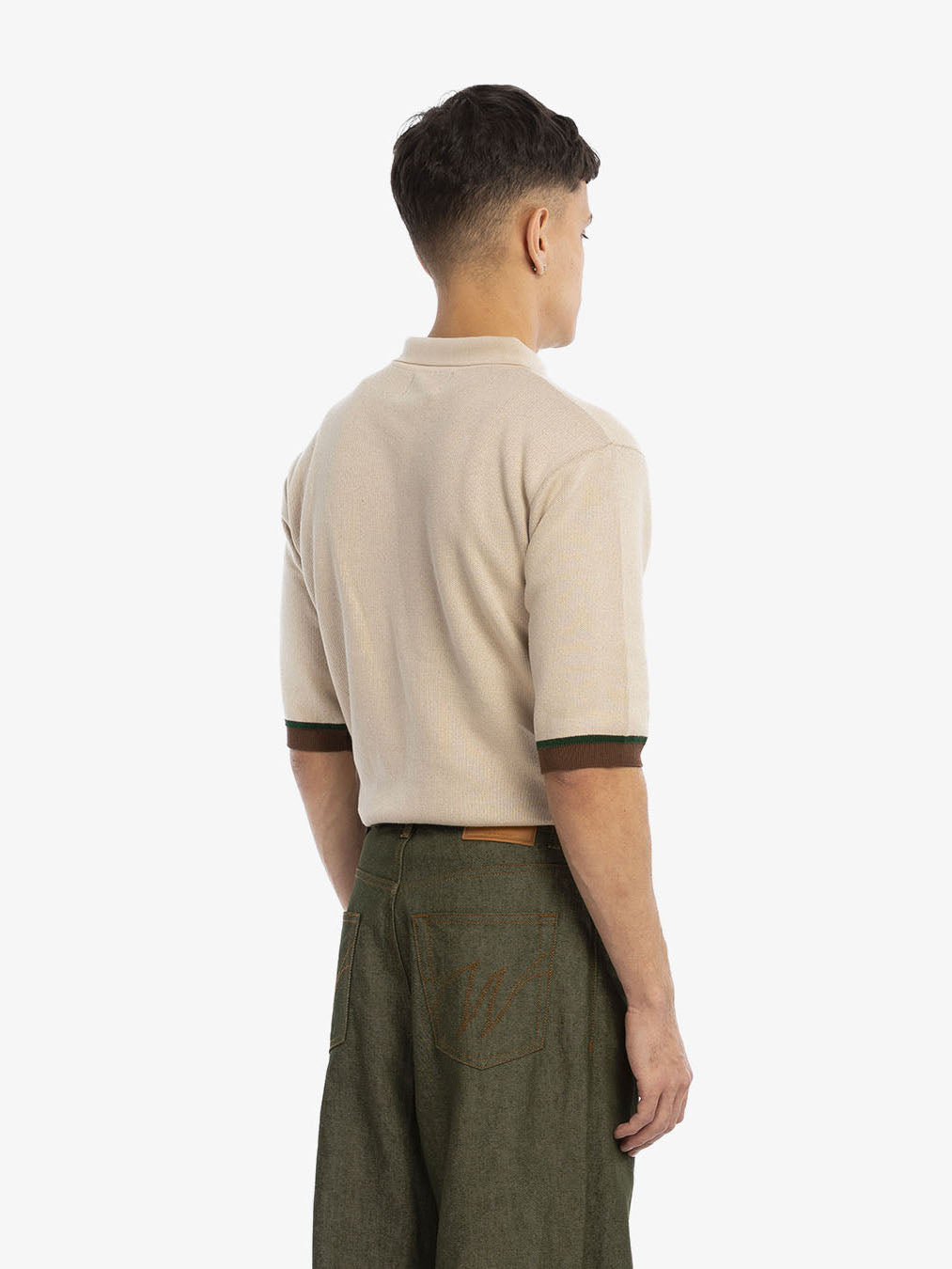 The beige knit polo shirt 4