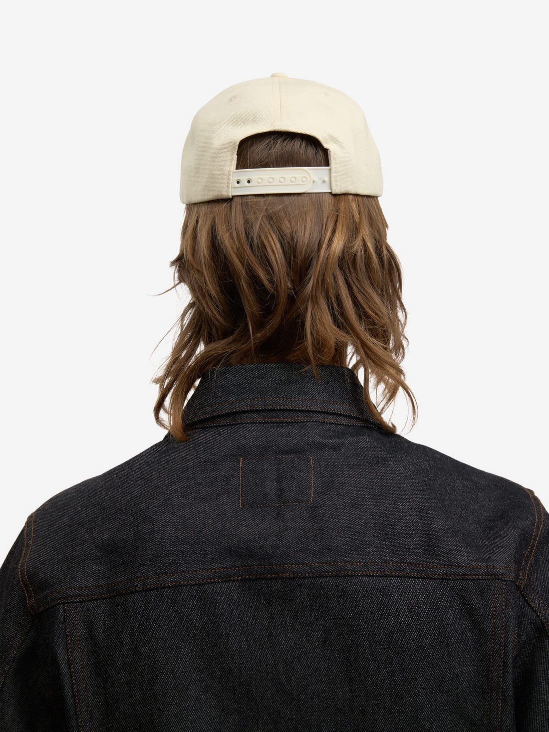 The Signature cap in beige satin