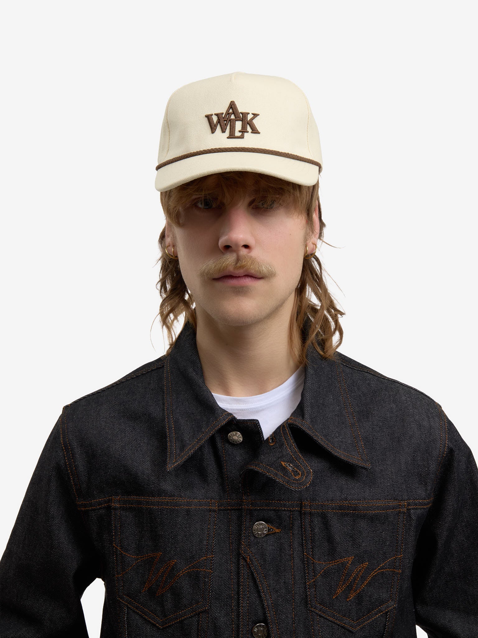 The Signature cap in beige satin 4
