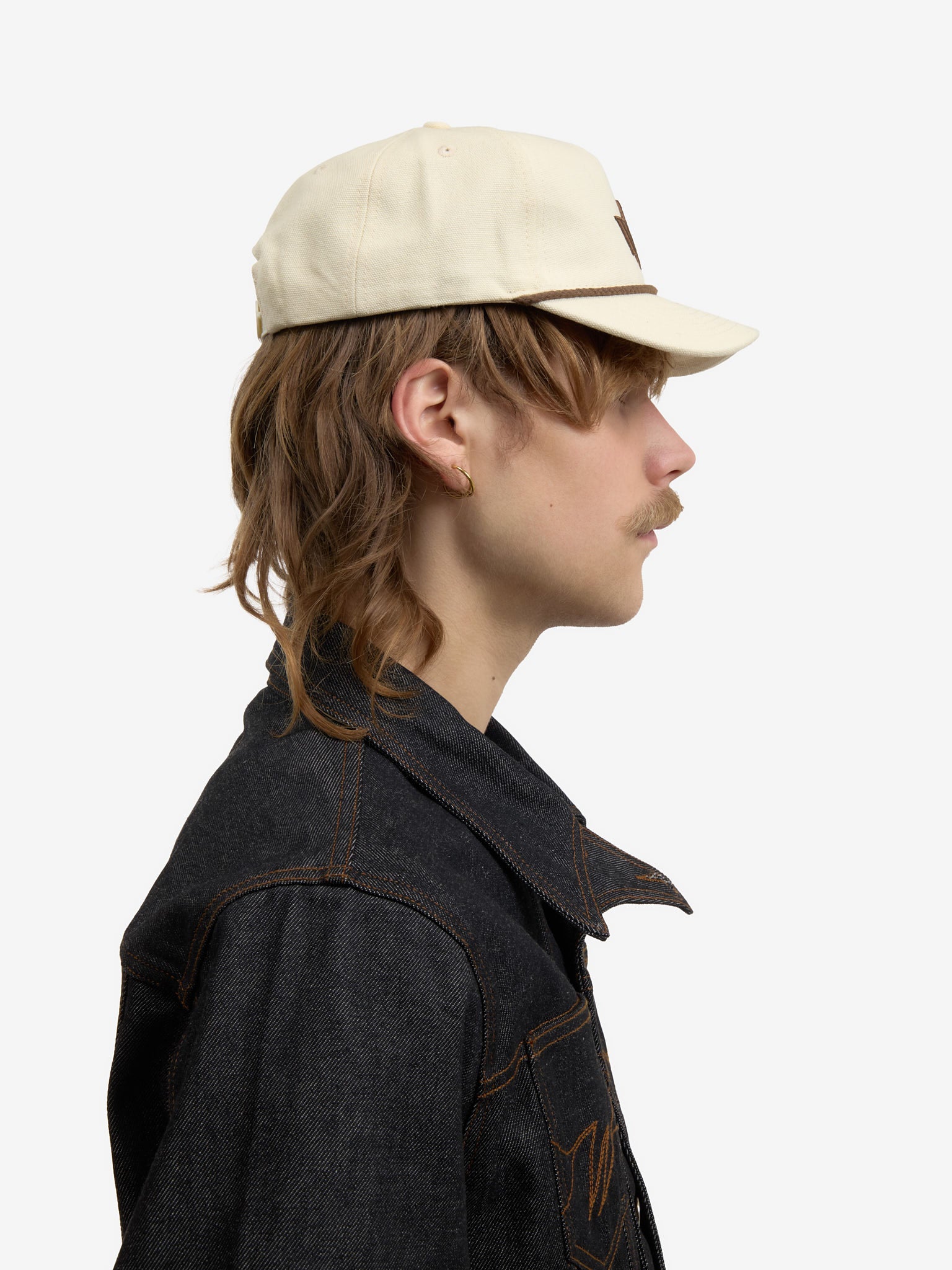 The Signature cap in beige satin 5