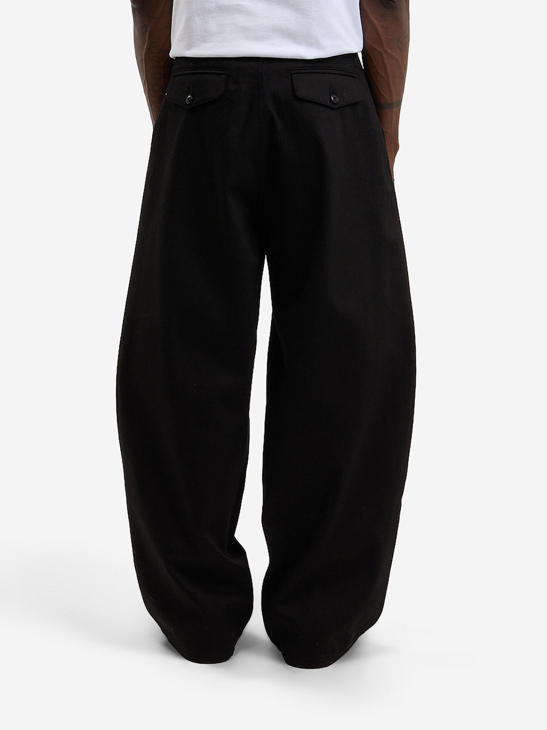 Le pantalon ballon noir en coton