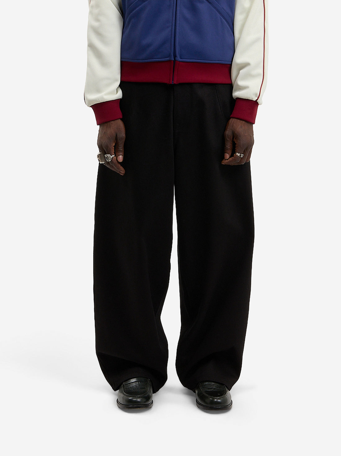 Le pantalon ballon noir en coton