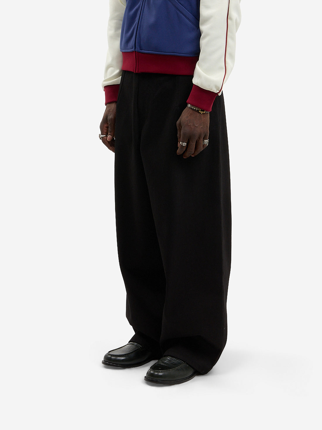 Le pantalon ballon noir en coton
