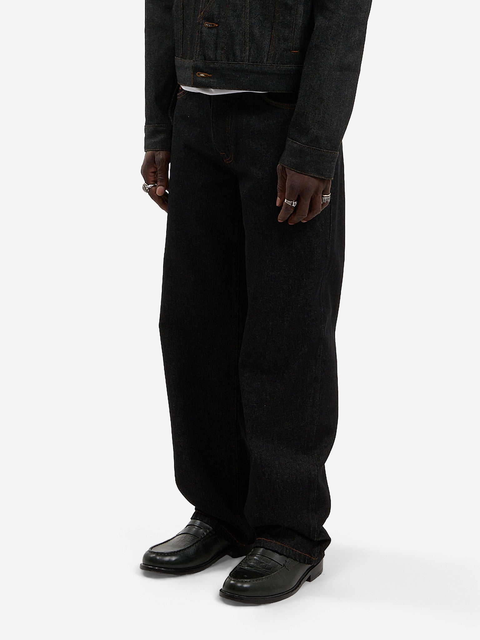 Le pantalon regular en denim brut 4