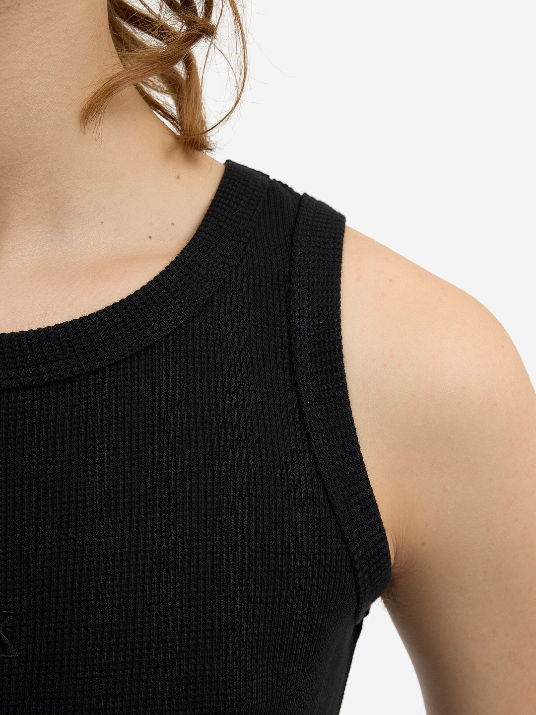 The black waffle-patterned tank top  4