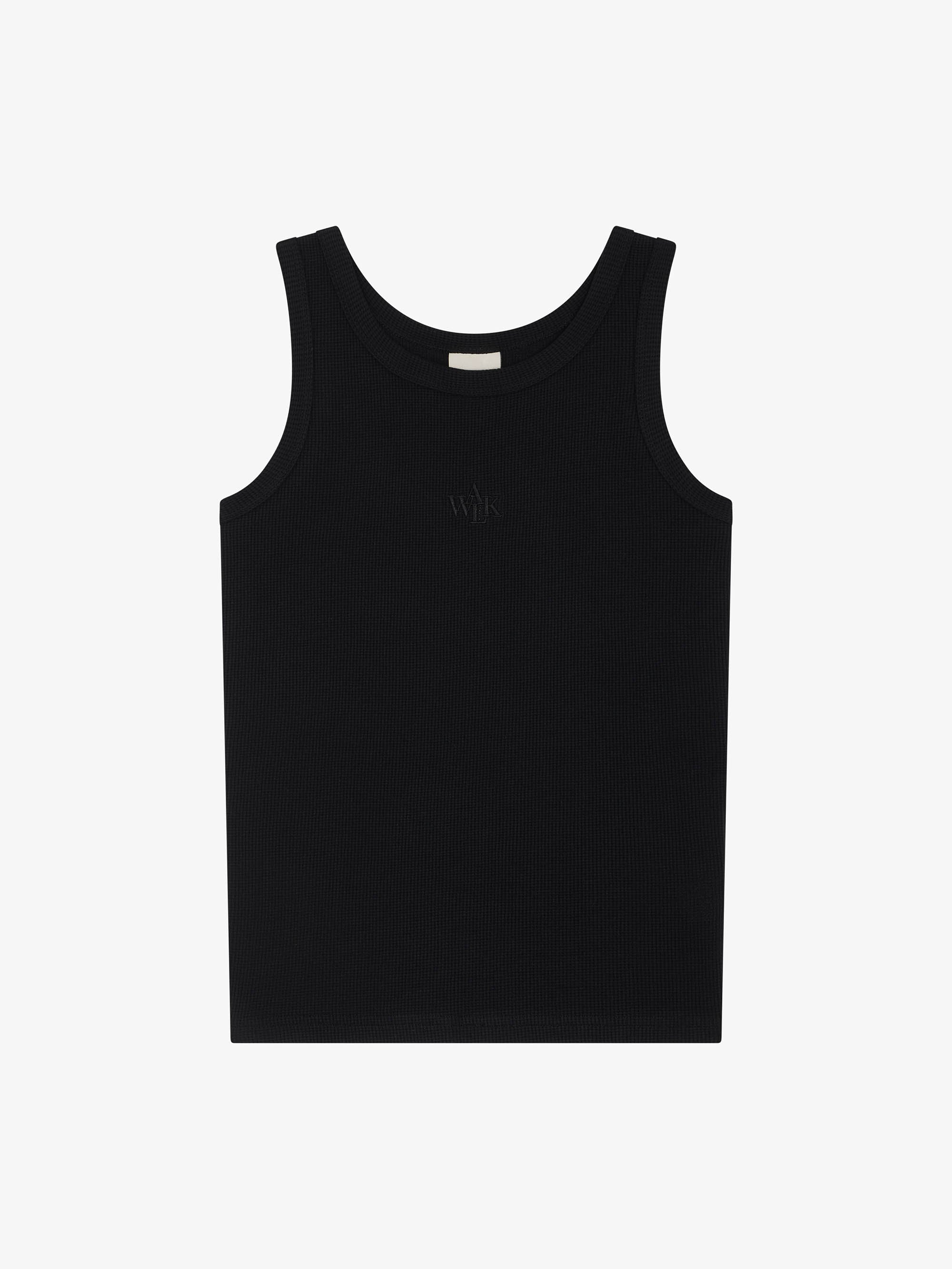 The black waffle-patterned tank top  1