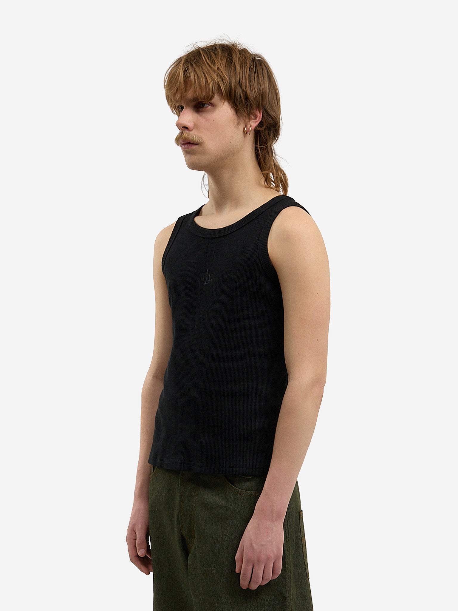 The black waffle-patterned tank top  3