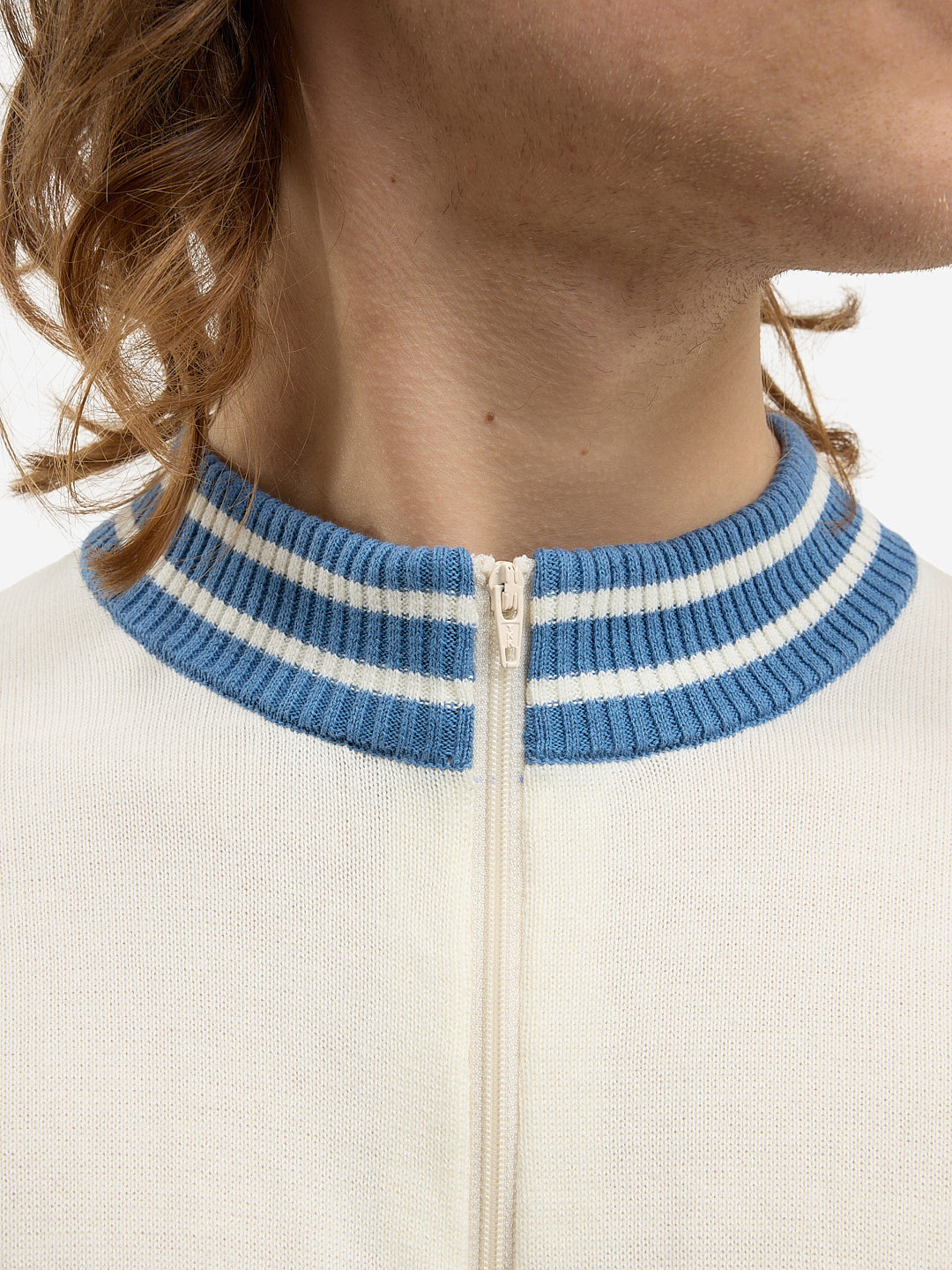 Le maillot de cycliste en maille bleu