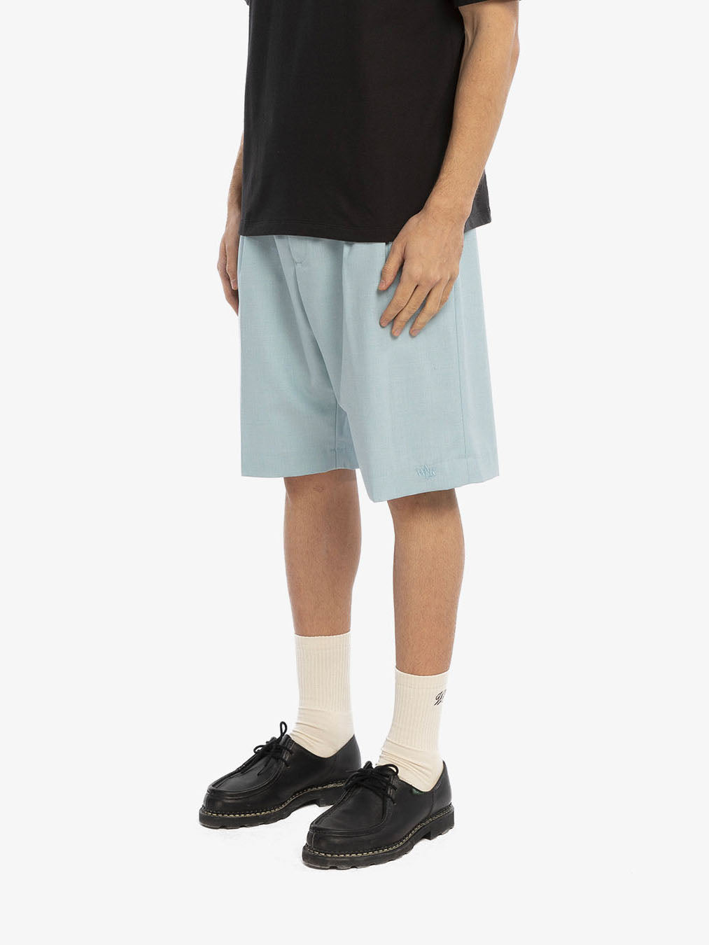 Le short de costume bleu