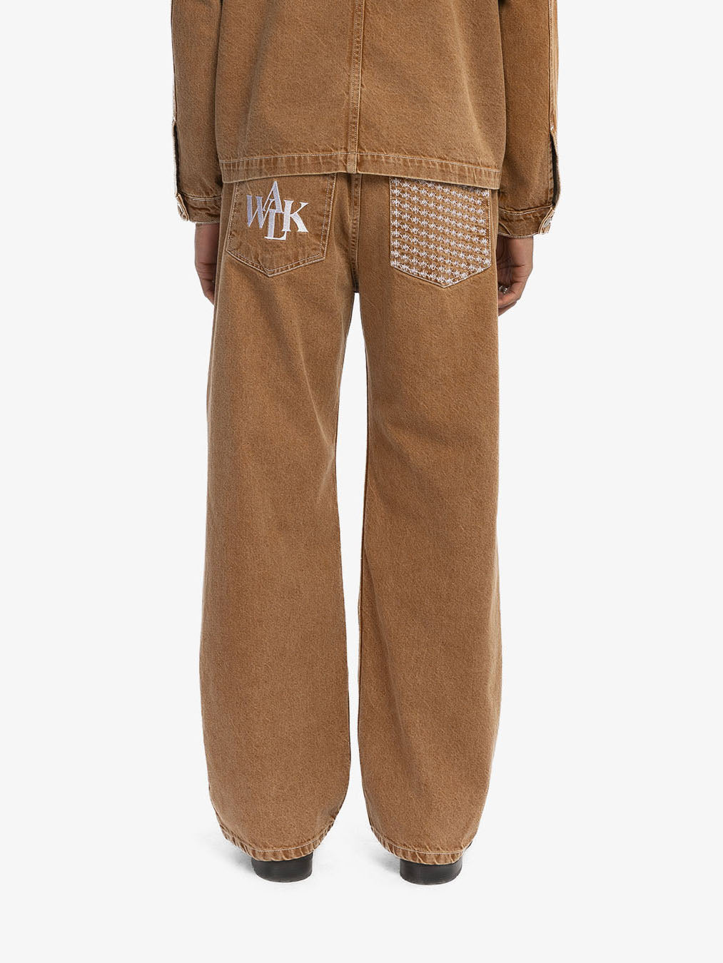 The brown carpenter's pants 5