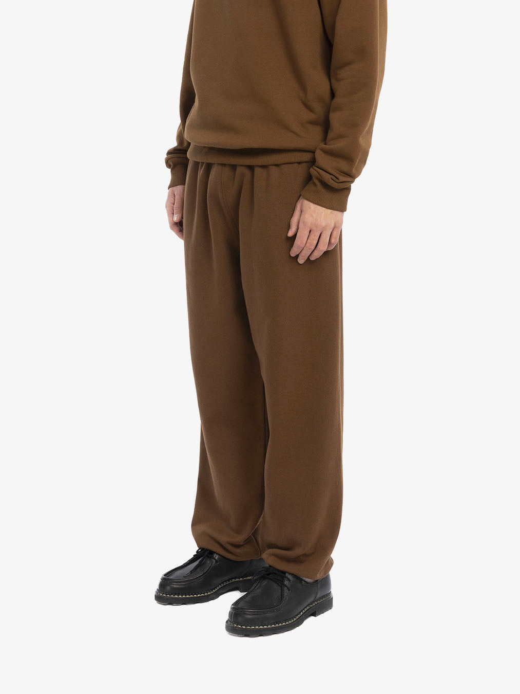 Le jogging molletonné marron