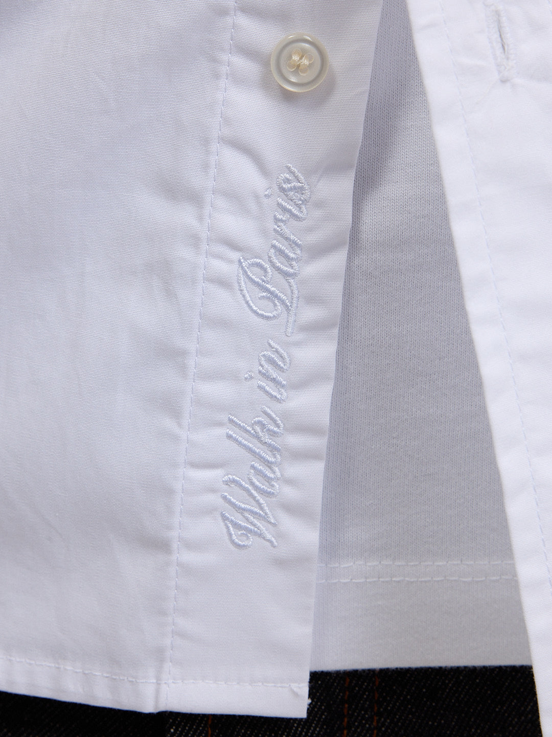 La chemise blanche classique