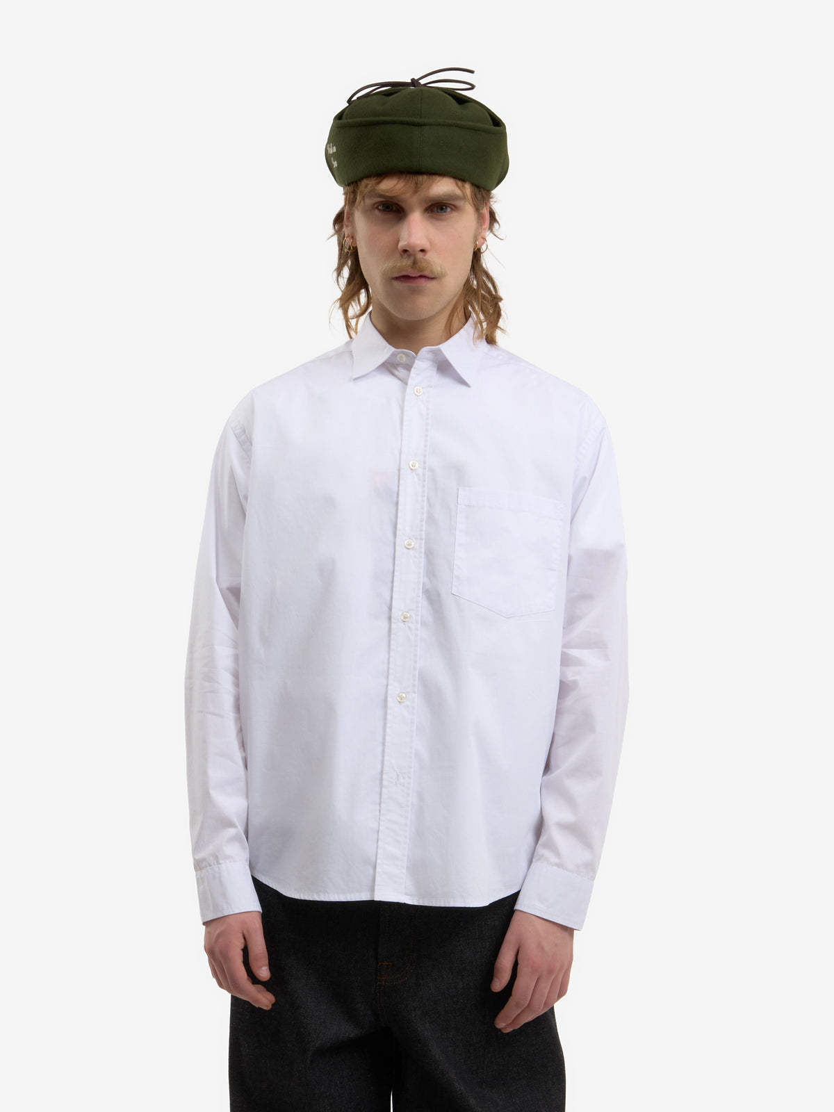 La chemise blanche classique
