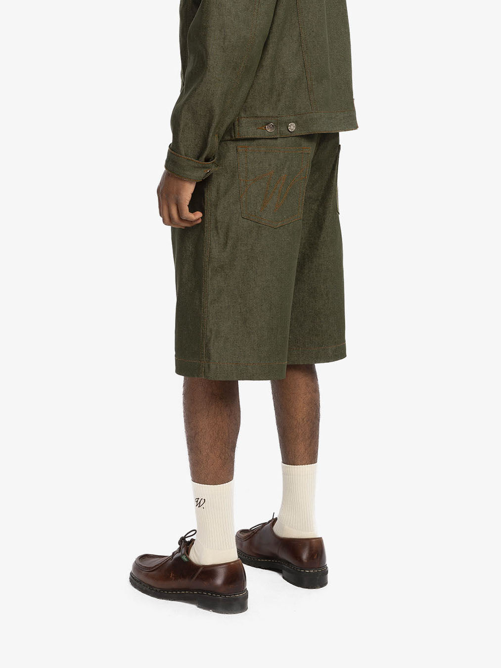 Le short baggy en denim brut vert