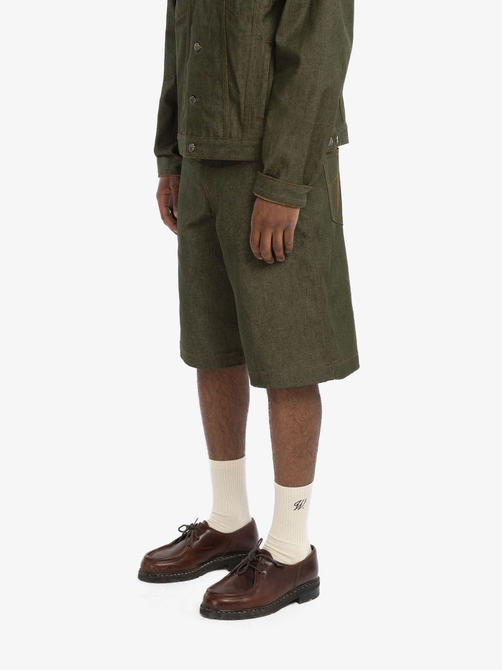 Le short baggy en denim brut vert