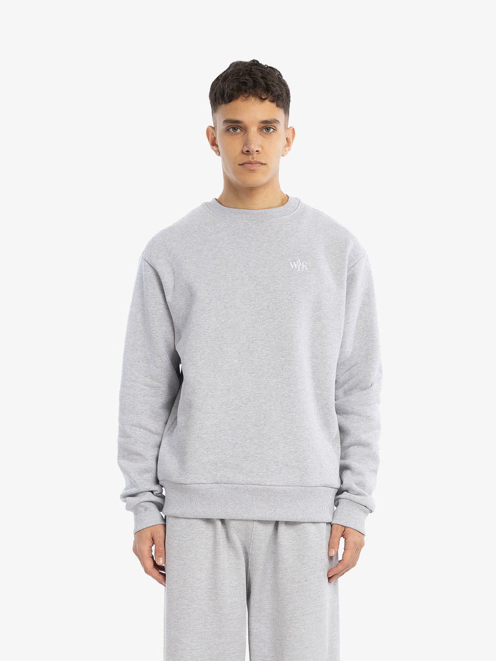 Le sweat-shirt molletonné gris 2