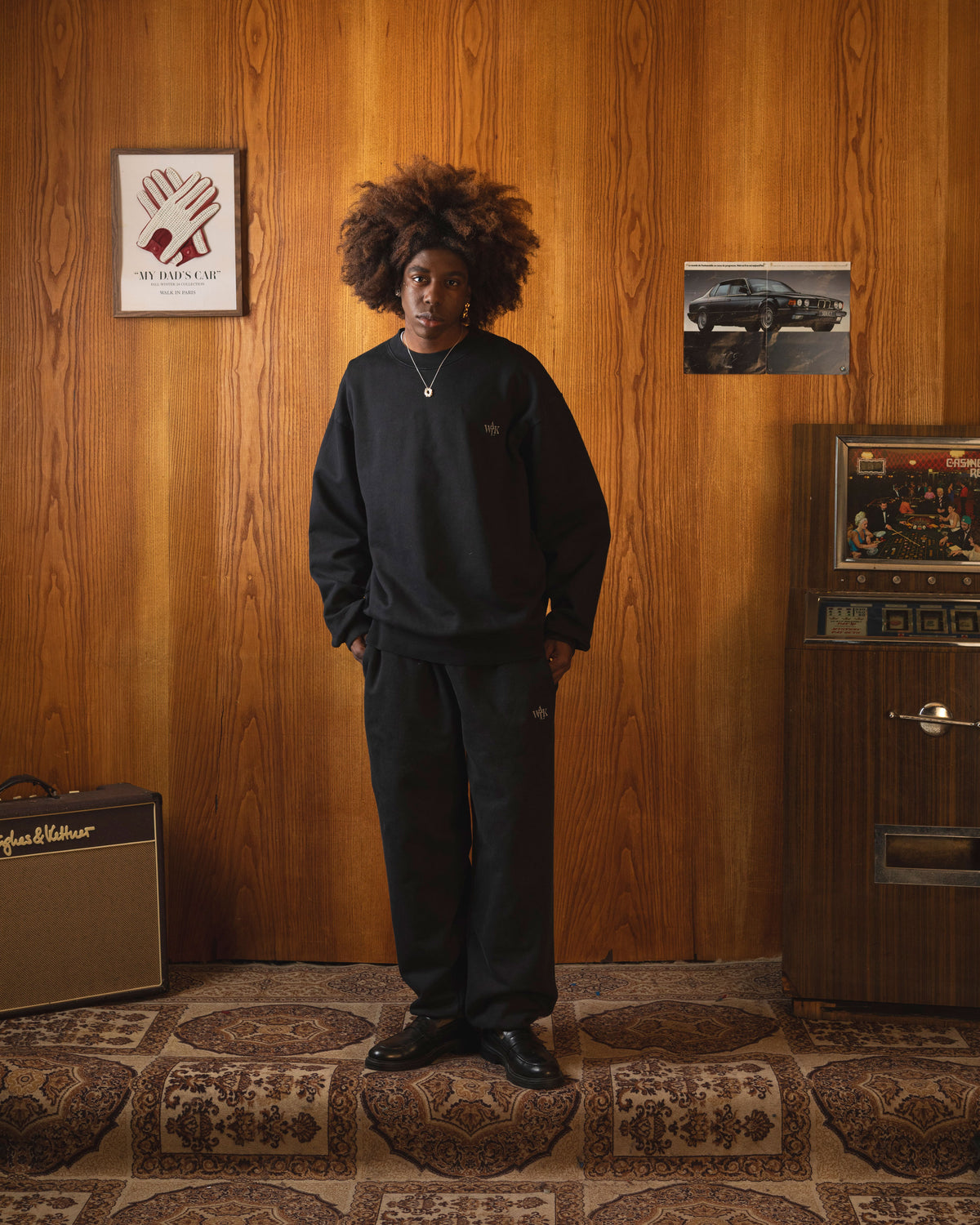 Le sweatshirt noir ébène
