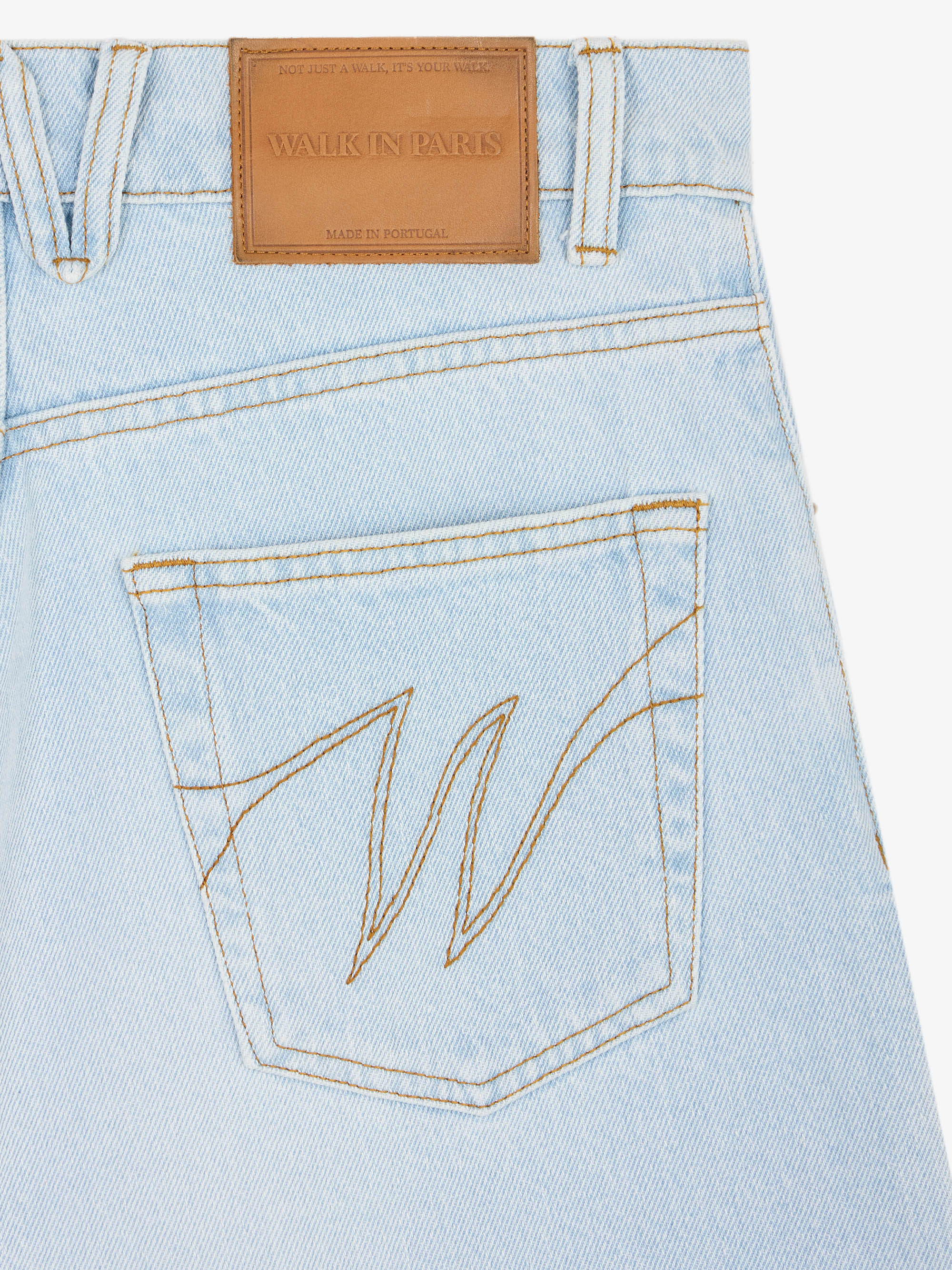 Le short ballon en denim clair délavé 4
