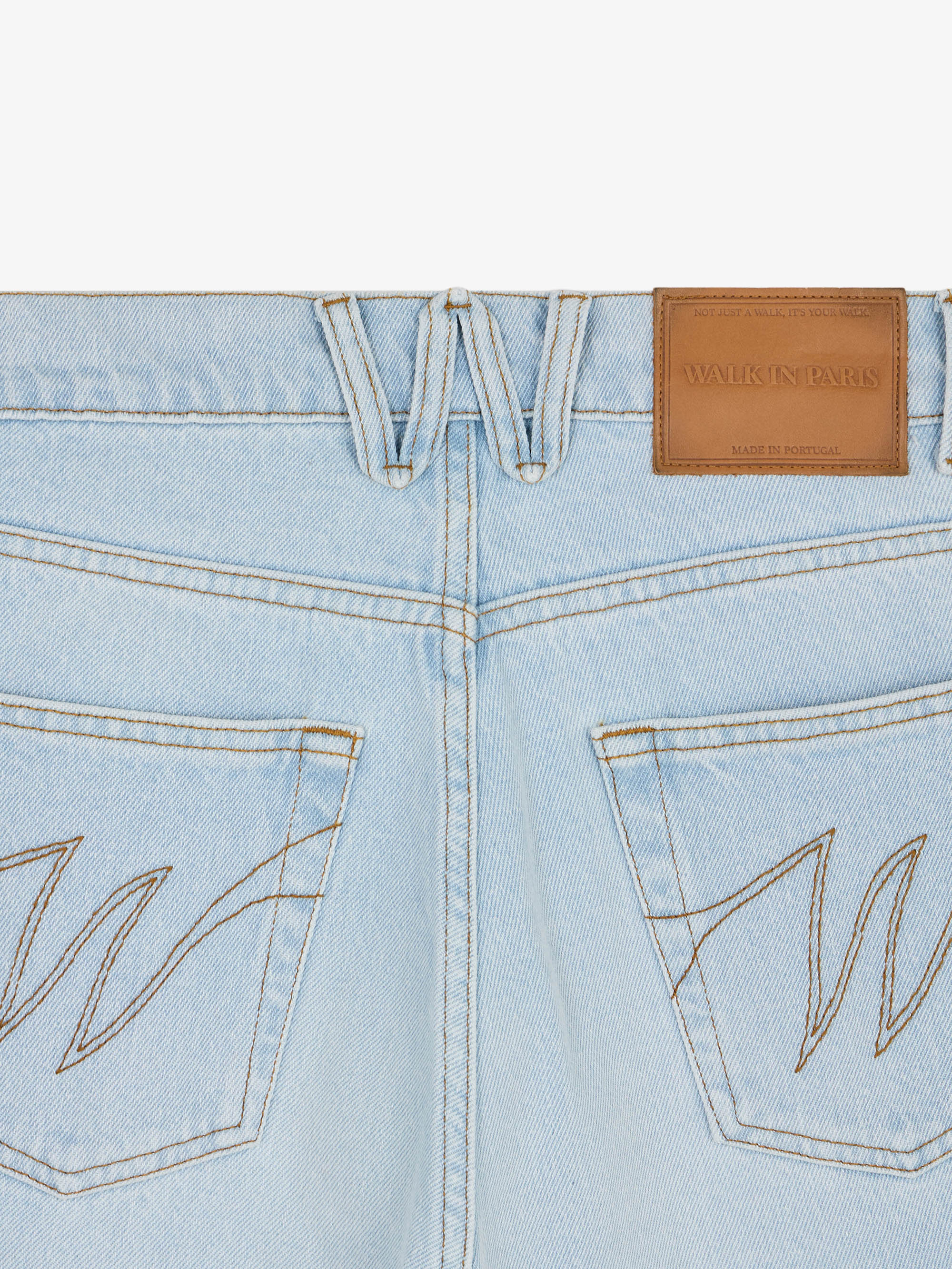 Le short ballon en denim clair délavé 3